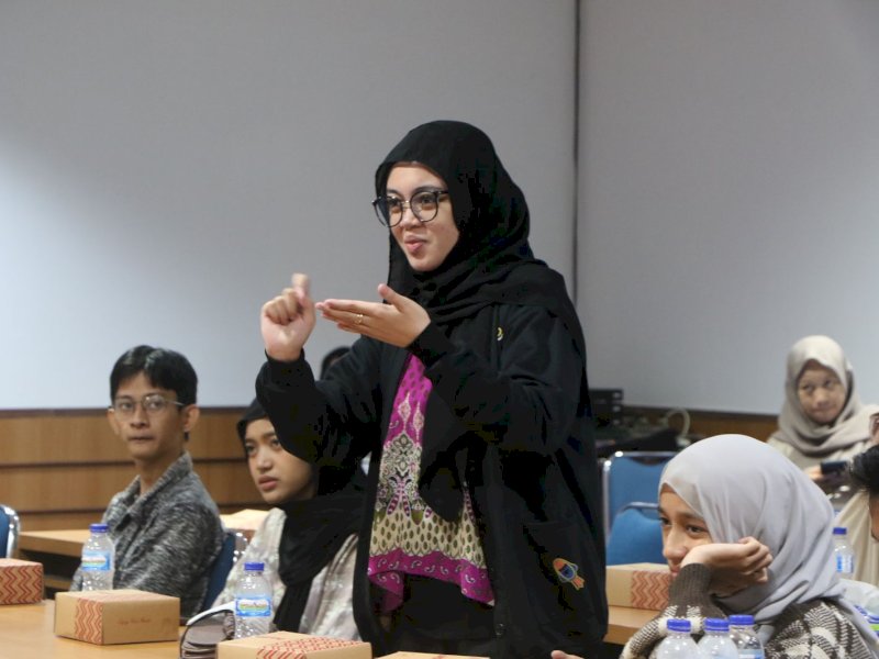 25 mahasiswa difabel yang didampingi volunteer mengikuti  Career Talk Bareng Teman Difabel bertajuk &ldquo;Mengelola Kafe dengan Kesadaran Inklusif&rdquo;, di Ruang LPMPP B, Lantai Dasar Perpustakaan Unhas, pada Sabtu (10/5/2025). @Jejakfakta/dok. Humas Unhas