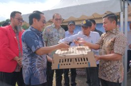 Serahkan Benih dan Bibit Inovasi Unhas, Rektor: Dukungan Nyata untuk Kemandirian Pangan