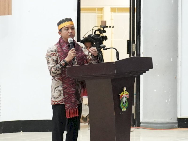 Menteri Kehutanan Republik Indonesia, Raja Juli Antoni, saat memberikan kuliah umum istimewa di Auditorium Prof. Dr. A. Amiruddin, Fakultas Kedokteran 
Universitas Hasanuddin (Unhas) Makassar, pada Rabu (14/5/2025). @Jejakfakta/dok. Humas Unhas