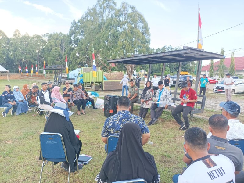 Wakil Bupati Puspawati Husler memimpin rapat persiapan perayaan HUT Luwu Timur ke-22, di Lapangan Kantor Dinas Pendidikan, Kamis (15/05/2025). @Jejakfakta/dok. Humas Pemkab Lutim