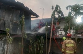 Kebakaran Hebat Landa Permukiman Padat di Jalan Andi Tonro VI, Makassar