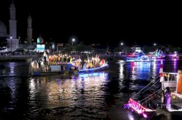 Gemerlap Perahu Hias Semarakkan Hari Jadi ke-22 Luwu Timur