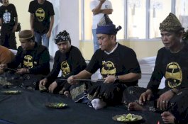 Bupati Irwan dan Komunitas Pompessi Gelar Prosesi Mattompang Pusaka di Luwu Timur