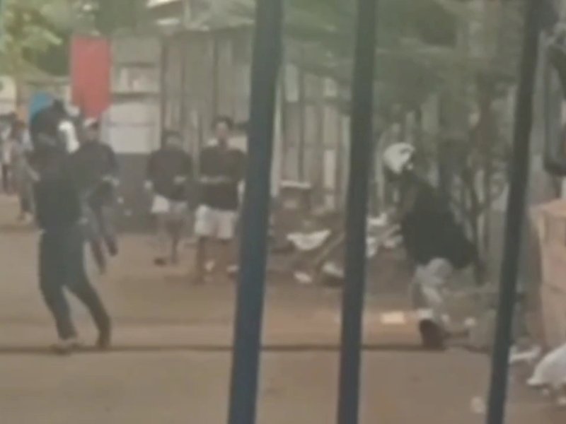Aksi tawuran antar remaja kembali memanas dan menggemparkan warga di Kecamatan Panakkukang, Kota Makassar. @Jejakfakta/Tangkapan Layar