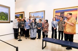 Dari Lukisan hingga Lagu, SBY Tunjukkan Jiwa Seni di Cikeas Art Gallery