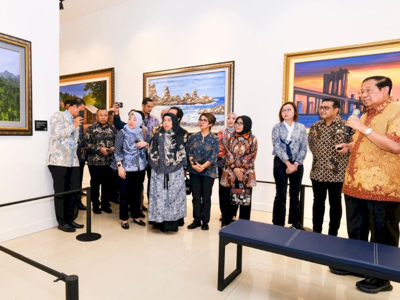 Kementerian Ekonomi Kreatif/Badan Ekonomi Kreatif (Kemenekraf) melakukan kunjungan kerja ke Cikeas Art Gallery milik Presiden ke-6 RI, Susilo Bambang Yudhoyono (SBY), yang berlokasi di Puri Cikeas, Kabupaten Bogor, Jawa Barat (14/5/2025). @Jejakfakta/dok. Istimewa