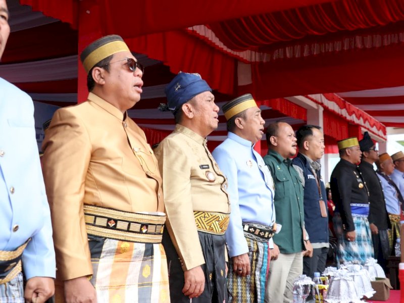 Bupati Luwu Timur, Irwan Bachri Syam, hadiri puncak peringatan Hari Jadi ke-26 Kabupaten Luwu Utara di Lapangan Taman Siswa, Kecamatan Masamba, Selasa (20/05/2025). @Jejakfakta/dok. Humas Pemkab Lutim