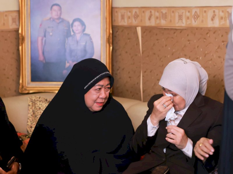 Wakil Wali Kota Makassar, Aliyah Mustika Ilham, menghadiri prosesi persemayaman dan pelepasan jenazah Komjen (Purn) H. Jusuf Manggabarani di rumah duka Perumahan Bukit Khatulistiwa, Kecamatan Biringkanaya, Selasa (20/5/2025). @Jejakfakta/dok. Humas Pemkot Makassar