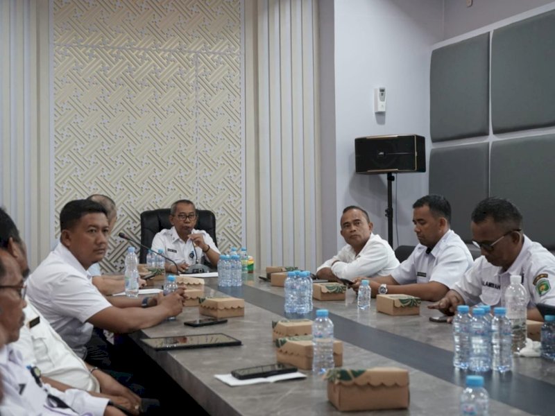 Pemerintah Kabupaten Luwu Timur bekerja sama dengan PT. Surya Utama Putra (SUP) menggelar ekspose produk Penerangan Jalan Umum (PJU) dan Pembangkit Listrik Tenaga Surya (PLTS), di Ruang Rapat Bupati, Kecamatan Malili, Rabu (21/05/2025). @Jejakfakta/dok. Humas Pemkab Lutim