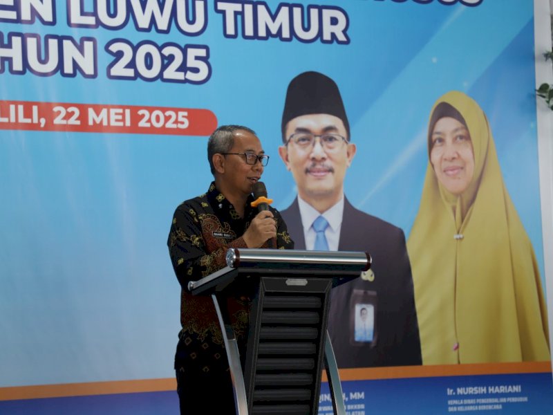 Sekretaris daerah Kabupaten Luwu Timur, Bahri Suli membuka kegiatan intensifikasi dan integrasi pelayanan KB/KR di wilayah Lutim tahun anggaran 2025, di Halaman Kantor DPPKB Lutim, Kamis (22/05/2025). @Jejakfakta/dok. Humas Pemkab Lutim