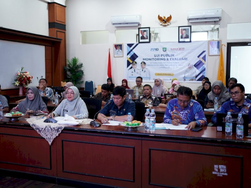 Uji publik berlangsung secara daring,  dipimpin langsung oleh Sekretaris daerah Pangkep didampingi kadis Kominfo SP Pangkep beserta jajaran di ruang rapat Bupati Pangkep, Kamis (22/5/2025). @jejakfaktacom/Humas Pemda Pangkep
