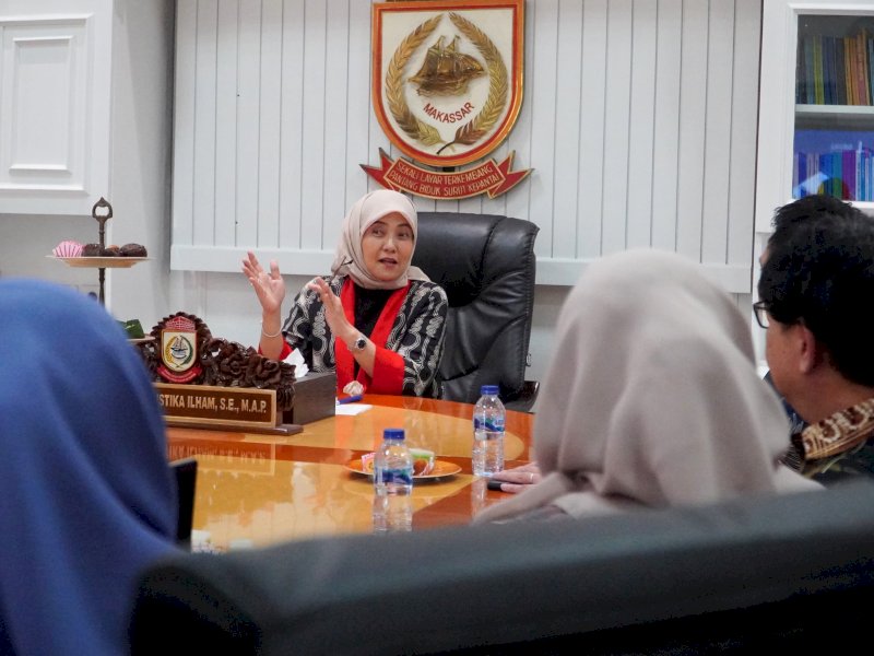 Wakil Wali Kota Makassar, Aliyah Mustika Ilham, menerima audiensi dari perwakilan KAIKOUKAI Health Group yang dipimpin langsung oleh Board of Director Kaikoukai Healthcare Corporation Japan, Mr. Abe Kazuya, di Ruang Rapat Wakil Wali Kota Makassar, Jumat (23/5/2025). @Jejakfakta/dok. Humas Pemkot Makassar