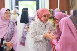 Aliyah Mustika Ilham Buka Langsung Pelatihan Spiritual Lansia UCLB Angkatan ke-8