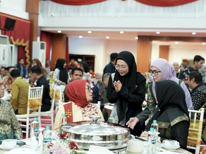 Ketua TP PKK Makassar, Melinda Aksa, saat menghadiri Dialog dan Rapat Sinkronisasi Program Prioritas Kemen PPPA RI, di Baruga Asta Cita, Rumah Jabatan Gubernur Sulawesi Selatan, Jumat (23/5) malam. @Jejakfakta/dok. Humas Pemkot Makassar