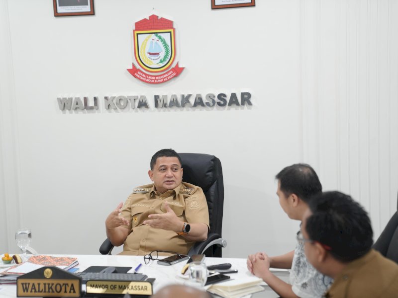 Wali Kota Makassar Munafri Arifuddin, saat menerima kunjungan M. Edward Ranggong, Education Specialist Google wilayah Sulawesi Selatan, Barat, dan Tenggara, di Balai Kota Makassar, Senin (26/5/2025). @Jejakfakta/dok. Humas Pemkot Makassar