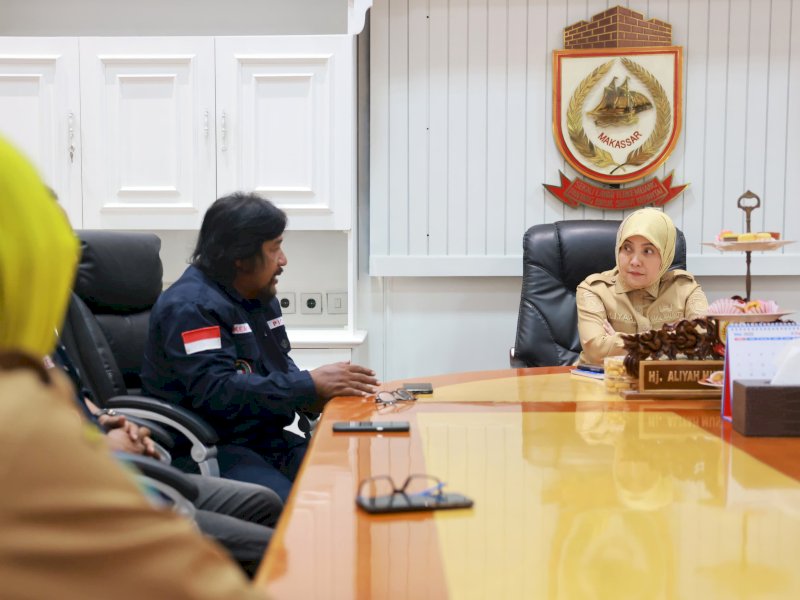 Wakil Wali Kota Makassar, Aliyah Mustika Ilham menerima kunjungan audiensi dari Organisasi Masyarakat Kerukunan Mariso Assamaturuk (KEMASS) Kota Makassar, di Ruang Wakil Wali Kota, Lantai 2 Balai Kota Makassar, Senin (26/5/2025). @Jejakfakta/dok. Humas Pemkot Makassar