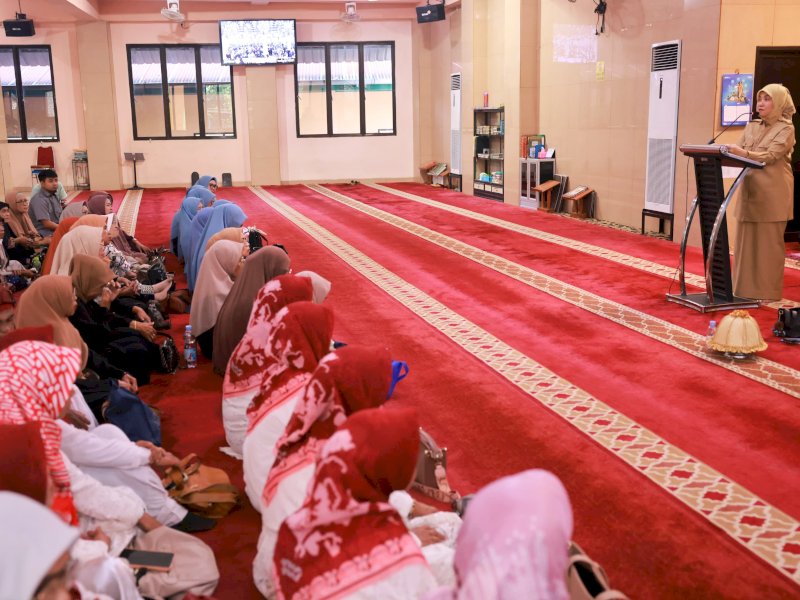 Wakil Wali Kota Makassar, Aliyah Mustika Ilham, saat membuka kegiatan Ceramah Agama bagi Lansia yang digelar oleh Bagian Kesejahteraan Rakyat (Kesra) Sekretariat Daerah Kota Makassar, Senin (26/5/2025). @Jejakfakta/dok. Humas Pemkot Makassar