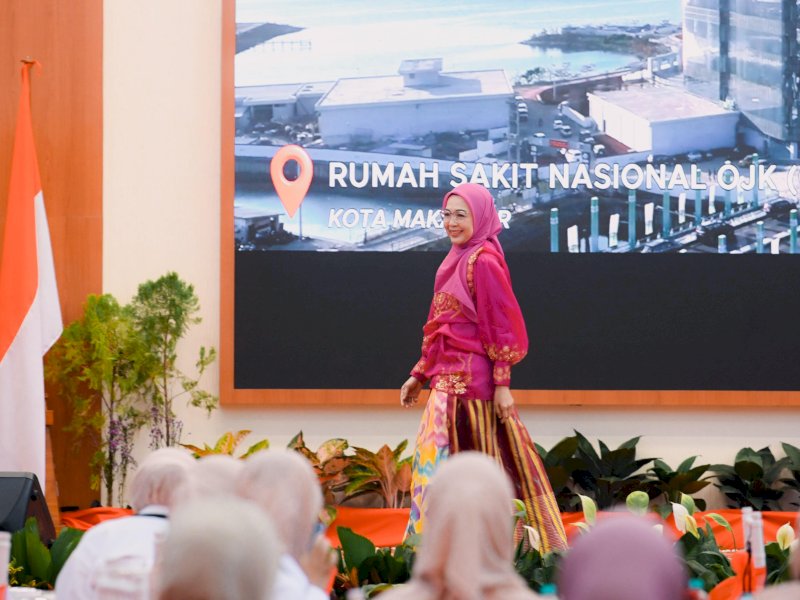 Ketua Dewan Kerajinan Nasional Daerah (Dekranasda) Kota Makassar, Melinda Aksa Munafri, tampil elegan di ajang fashion show bertema &ldquo;Mewarnai Nusantara dengan Budaya&rdquo;, di Aula Asta Cita, Rumah Jabatan Gubernur Provinsi Sulawesi Selatan, Jumat (23/05/2025). @Jejakfakta/dok. Humas Pemkot Makassar