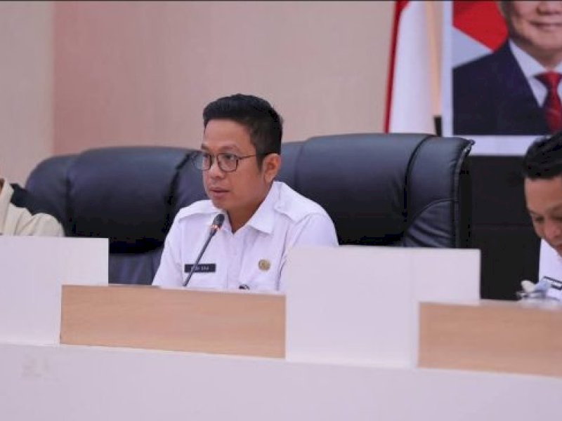 Camat Makassar Husni Mubarak menghadiri rapat koordinasi percepatan pelaksanaan Program Koperasi Merah Putih di Ruang Sipakatau, Gedung Balai Kota Makassar, Rabu pagi (14/5/2025). Rapat ini dipimpin oleh Asisten Pemerintahan Kota Makassar dan diikuti oleh seluruh kepala SKPD serta lurah se-Kota Makassar. @Jejakfakta/dok. Istimewa
