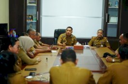 Camat Makassar Gelar Rapat Evaluasi Kebersihan dan Sinkronisasi Program Kerja Pemkot