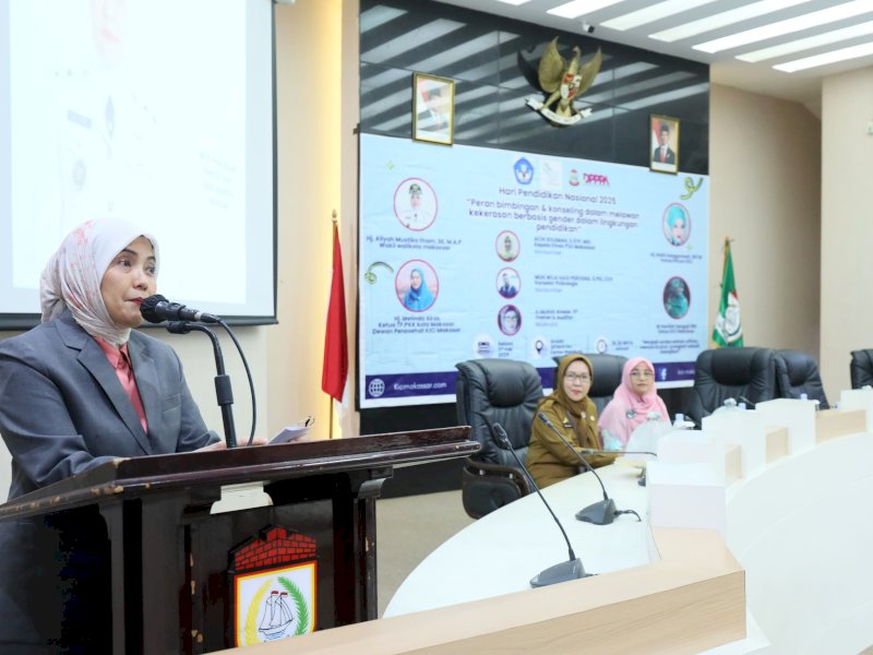 Wakil Wali Kota Makassar, Aliyah Mustika Ilham, saat memberikan sambutan dalam rangka hari pendidikan yang diadakan Komunitas Ibu Cerdas Indonesia (KICI), di Ruang Sipakatau, Kantor Balaikota Makassar, pada Selasa, (27/5/2025). @Jejakfakta/dok. Humas Pemkot Makassar