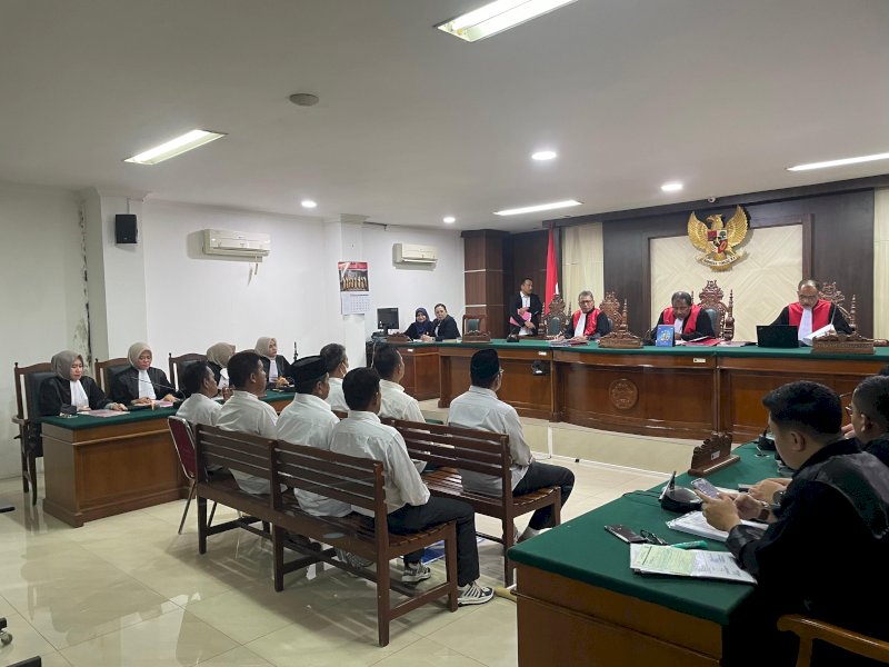 Sidang perdana perkara dugaan korupsi pengadaan bantuan sosial (bansos) penanganan Covid-19 tahun anggaran 2020 di Dinas Sosial Kota Makassar digelar di Pengadilan Tindak Pidana Korupsi (Tipikor) Makassar, Senin (26/5/2025). @Jejakfakta/dok. Istimewa