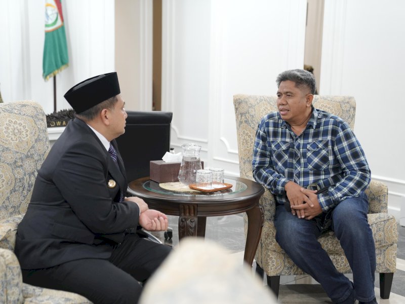 Wali Kota Makassar Munafri Arifuddin saat menerima AKP Faisal bersama tim di kantor Balai Kota Makassar, Selasa (27/5/2025). @Jejakfakta/dok. Humas Pemkot Makassar