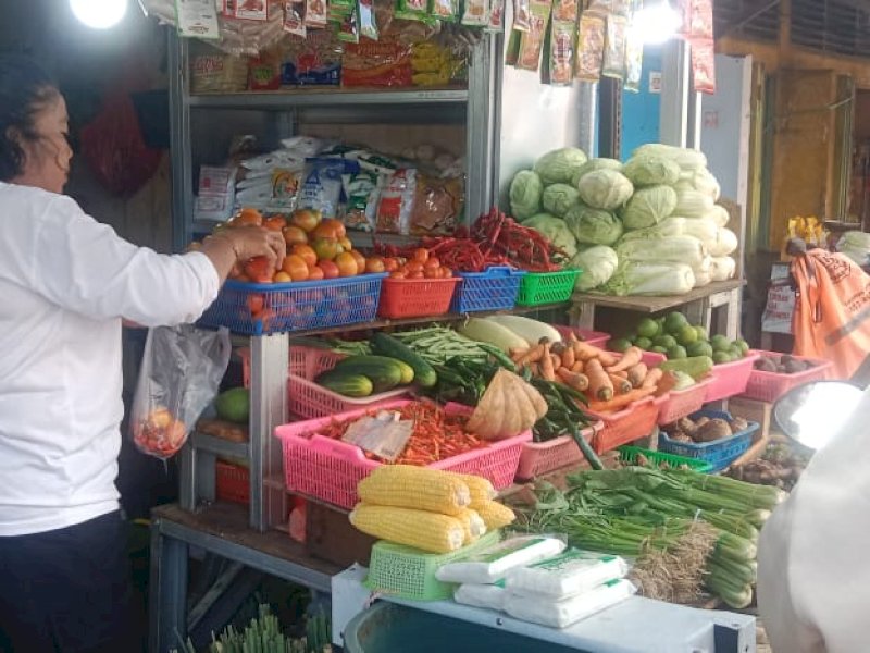 Harga sejumlah kebutuhan pokok di Pasar Toddopuli, Kota Makassar, mengalami fluktuasi jelang hari raya Idul Adha. @Jejakfakta/Samsir