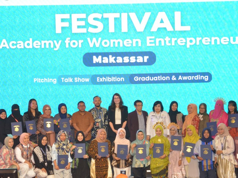  Ruang Kolaborasi Perempuan didukung oleh Kedutaan Besar Amerika Serikat menyelenggarakan Festival AWE Makassar yang merupkan puncak program Academy for Women Entrepreneurs (AWE) di Universitas Ciputra Makassar, Selasa (27/5/2025). @Jejakfakta/Istimewa