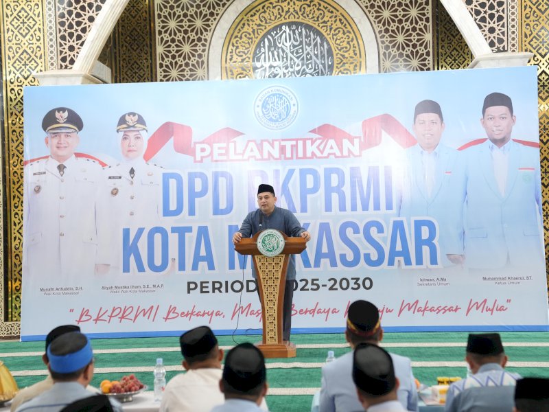 Wali Kota Makassar, Munafri Arifuddin, saat menghadiri pelantikan pengurus DPD Badan Komunikasi Pemuda Remaja Masjid Indonesia (BKPRMI) Kota Makassar, di Masjid Babussalam, Jl. Borong Raya, Kamis (29/5/2025). @Jejakfakta/dok. Humas Pemkot Makassar