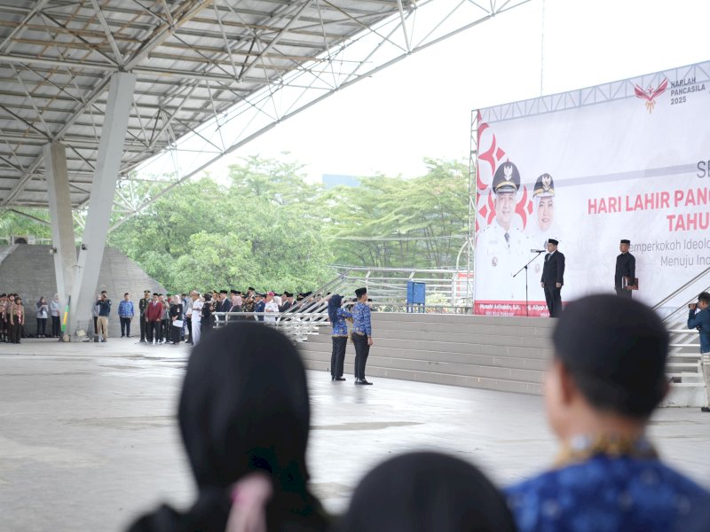 Wali Kota Makassar, Munafri Arifuddin, memimpin upacara peringatan Hari Lahir Pancasila yang digelar di Lapangan Karebosi, Senin (2/6/2025). @Jejakfakta/dok. Humas Pemkot Makassar