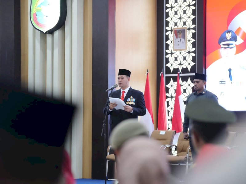 Muhammad Yusran Lalogau (MYL), bertindak sebagai inspektur upacara peringatan Hari Lahir Pancasila di Ruang Pola Kantor Bupati Pangkep, Senin (2/6/2025). @jejakfaktacom/Humas Pemda Pangkep.