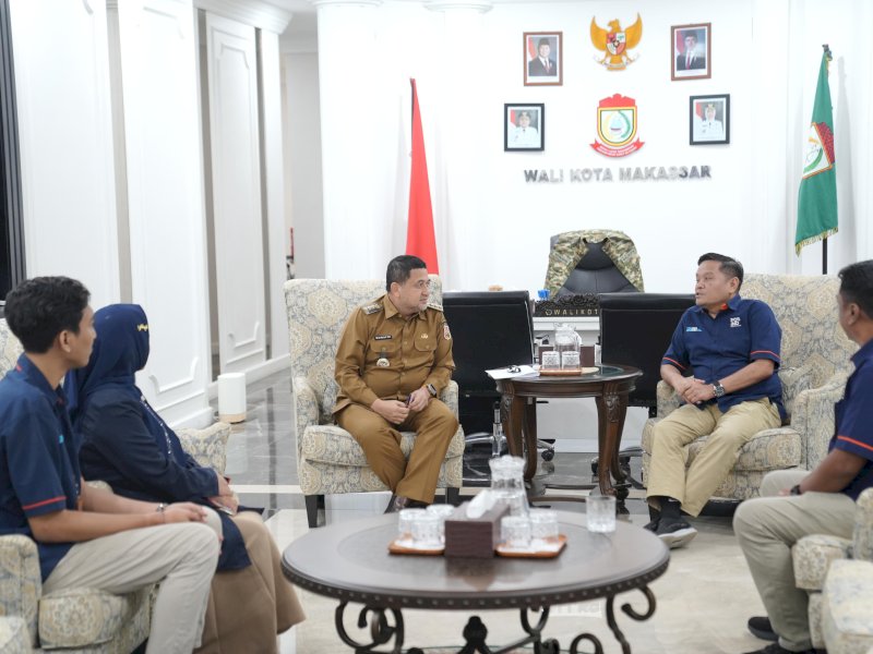 Wali Kota Makassar, Munafri Arifuddin, saat menerima Kepala Kantor PT Pos Indonesia Regional VI Makassar, Hasan Jaidi Tarigan, di kantor Balai Kota Makassar, Selasa (3/6/2025). @Jejakfakta/dok. Humas Pemkot Makassar