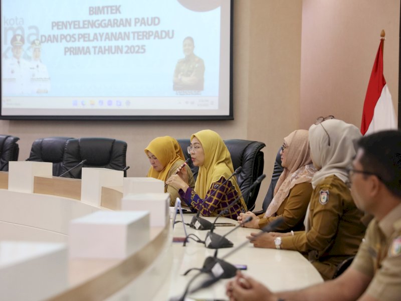 Bunda PAUD Kota Makassar, Melinda Aksa, saat memberikan arahan dalam Bimtek Penyelenggaraan PAUD dan Posyandu Prima, di Ruang Sipakatau, Rabu (3/06/2025). @Jejakfakta/dok. Humas Pemkot Makassar