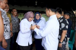 Aliyah Mustika Ilham Melayat ke Rumah Duka Ibunda Amir Uskara, Sampaikan Duka Cita Mendalam