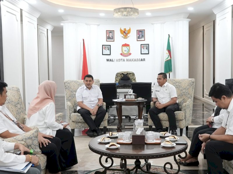 Wali Kota Makassar Munafri Arifuddin, menerima kunjungan silaturahmi Kepala Kantor Pertanahan Kota Makassar yang baru, Adri Virly Rachman, di Balai Kota Makassar, Rabu (4/6/2025). @Jejakfakta/dok. Humas Pemkot Makassar