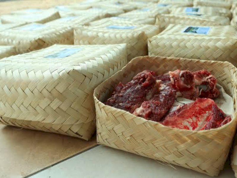 Besek bisa menjadi alternatif wadah daging kurban pengganti kantong plastik. SUARAKALBAR.CO.ID/ist