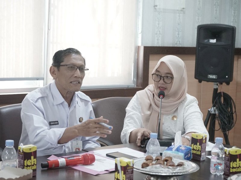 Ketua Forum Kabupaten Luwu Timur, Puspawati Husler, yang juga menjabat sebagai Wakil Bupati memimpin rapat technical meeting guna memantapkan koordinasi lintas sektor. @Jejakfakta/dok. Humas Pemkab Lutim