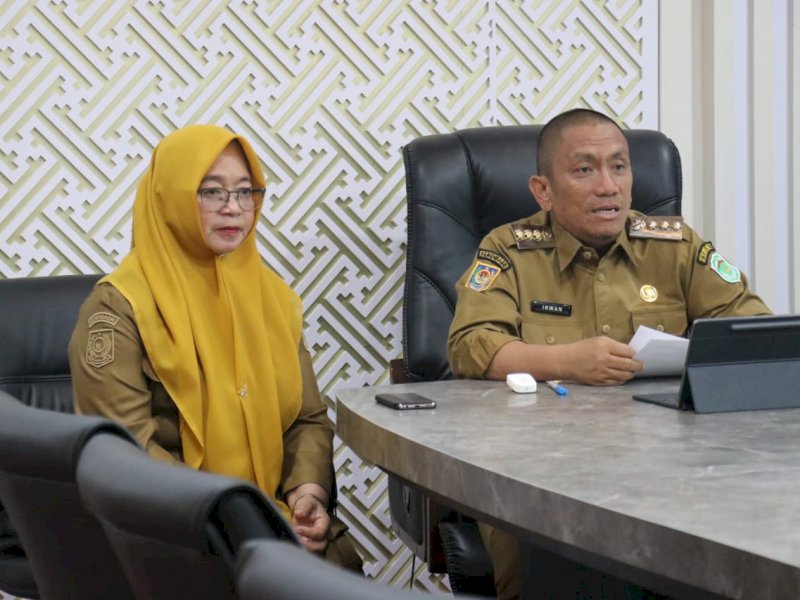 Bupati Luwu Timur, Irwan Bachri Syam, menjadi pembicara utama (keynote speaker) dalam Webinar Internasional Nurses Day 2025 yang digelar di Ruang Rapat Kantor Bupati Luwu Timur, Malili, Selasa (10/6/2025). @Jejakfakta/dok. Humas Pemkab Lutim