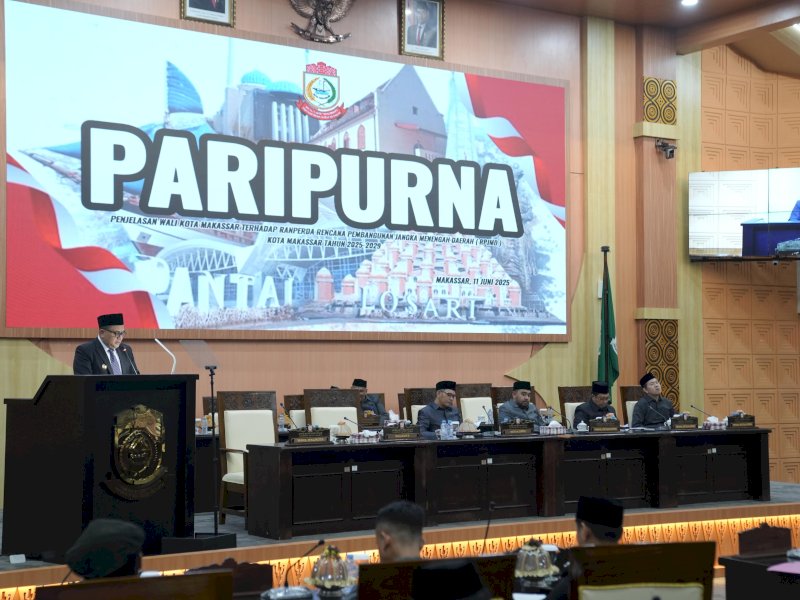 Wali Kota Makassar, Munafri Arifuddin, saat menghadiri Rapat Paripurna Keempat Masa Persidangan Ketiga Tahun Sidang 2024/2025 dengan agenda penjelasan Wali Kota, di DPRD Makassar, Rabu (11/6/2025). @Jejakfakta/dok. Humas Pemkot Makassar