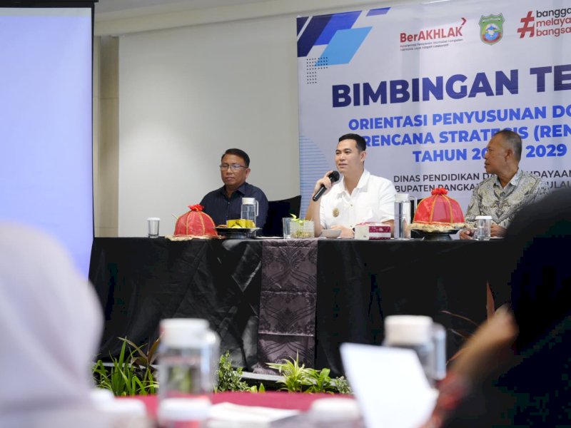 Bimbingan teknis (bimtek) penyusunan Renstra Disdikbud Pangkep secara resmi dibuka oleh Bupati Muhammad Yusran Lalogau. Kegiatan ini berlangsung selama tiga hari, mulai Kamis hingga Sabtu (12-14 Juni 2025). @jejakfaktacom/Humas Pemda Pangkep