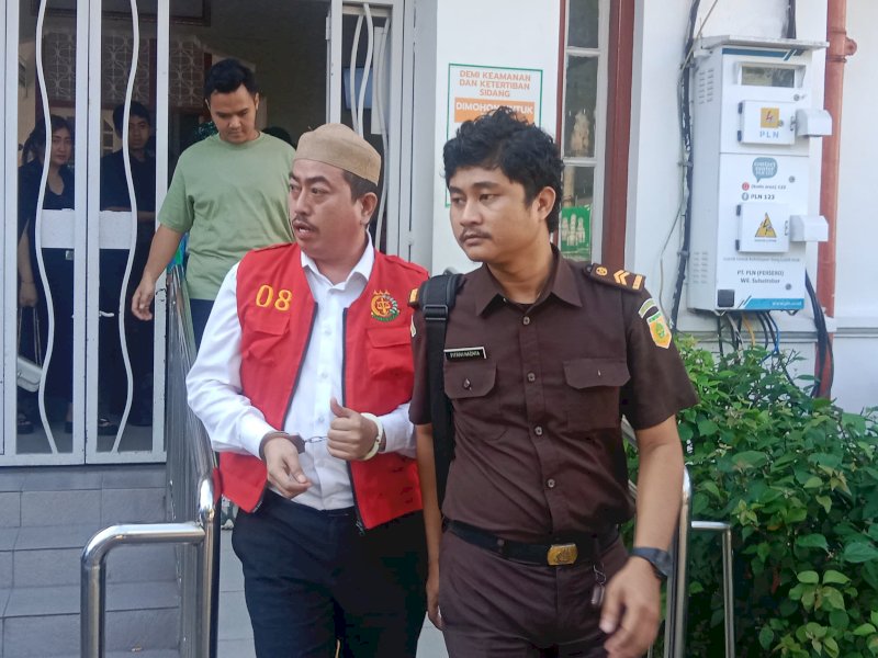 Terdakwa Agus Salim dalam kasus peredaran produk berbahan berbahaya divonis 10 bulan penjara dan denda Rp1 miliar. @Jejakfakta/Istimewa