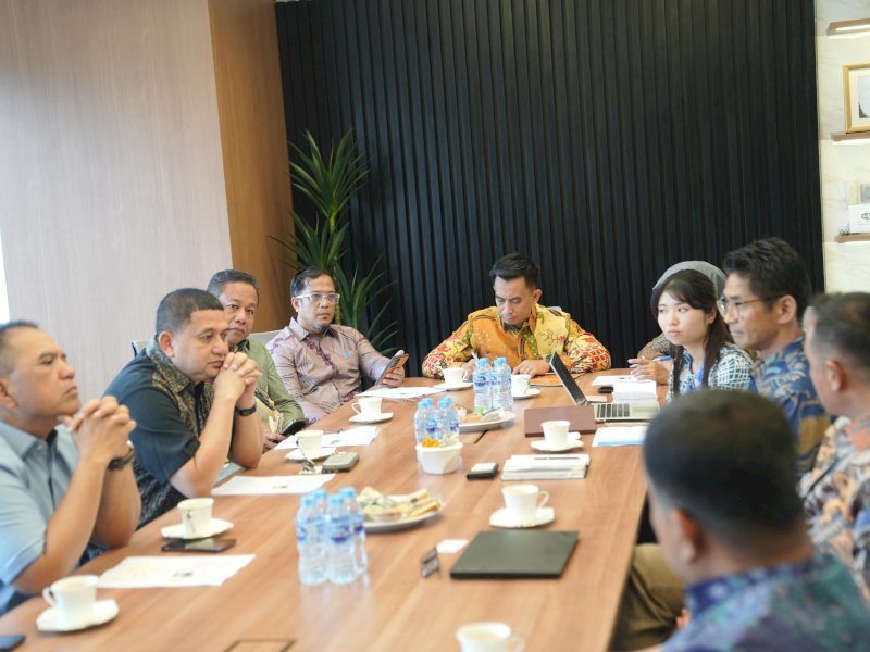 Pemkot Makassar dan PT Itochu Indonesia gelar rapat koordinasi membahas dua isu utama: pengelolaan sampah dan sistem penerangan jalan umum (PJU) di PT Itochu Indonesia, The Plaza Jl. MH. Thamrin, Jakarta Pusat, Kamis (19/6/2025). @Jejakfakta/dok. Istimewa