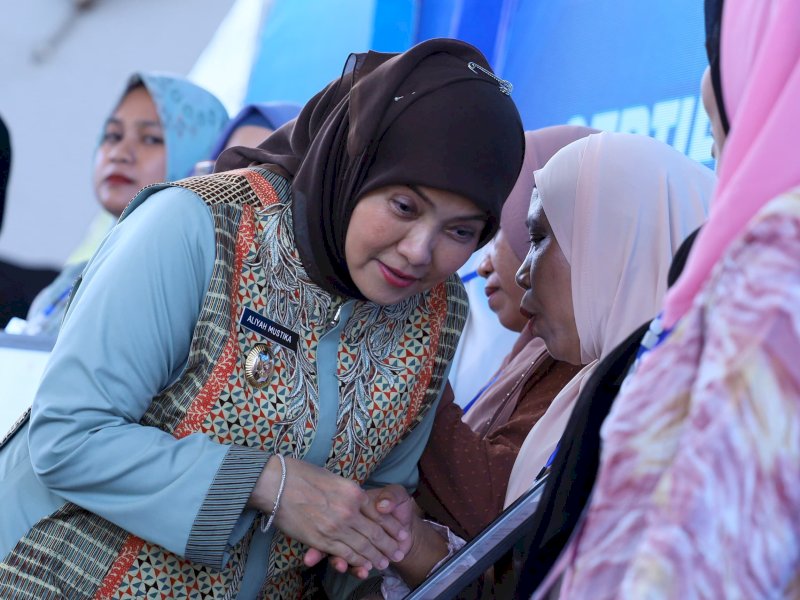 Wakil Wali Kota Makassar, Aliyah Mustika Ilham, saat menghadiri kegiatan Pelatihan Nasabah Pengembangan Kapasitas Usaha (PKU) Akbar yang diselenggarakan oleh PT PNM Cabang Makassar, di Lapangan Karebosi, Makassar, Kamis (19/6/2025). @Jejakfakta/dok. Humas Pemkot Makassar