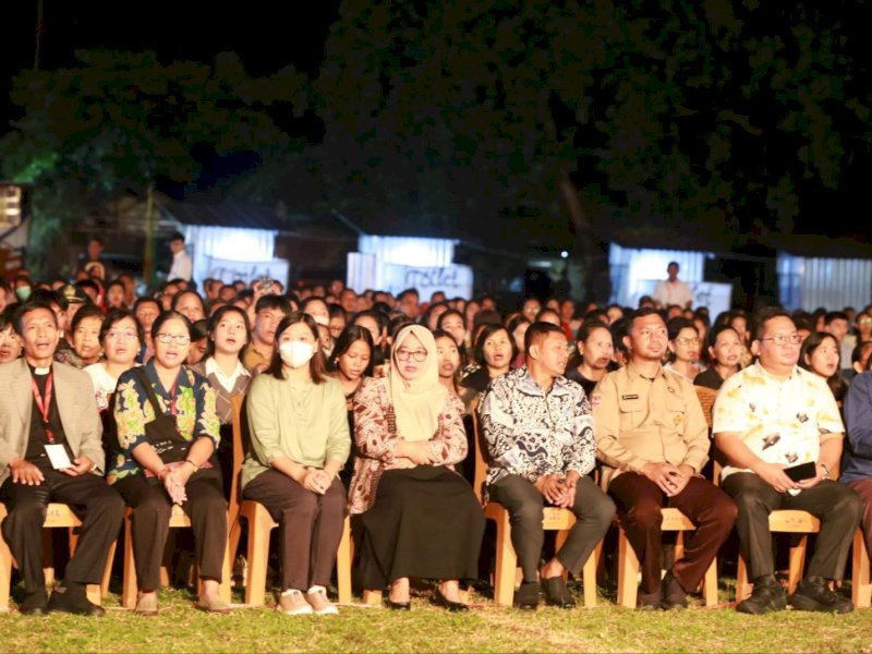 Kebaktian Pembaruan Iman Nasional (KPIN) 2025, di Lapangan Maleku, Kecamatan Mangkutana, pada Rabu malam (18/6/2025). @Jejakfakta/dok. Humas Pemkab Lutim