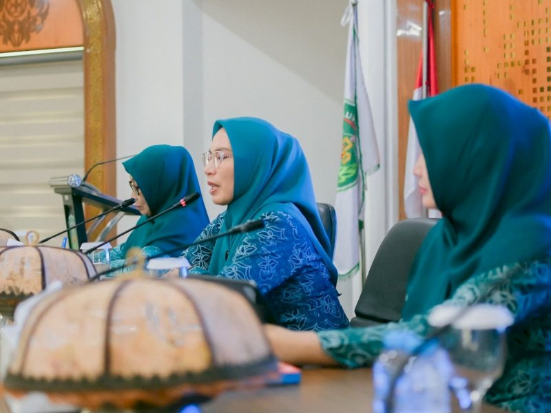 Ketua Tim Penggerak PKK Kabupaten Luwu Timur, dr. Ani Nurbani, memimpin rapat bulanan yang diikuti oleh seluruh pengurus PKK tingkat kabupaten hingga kecamatan se-Luwu Timur, di Aula Rumah Jabatan Bupati, Kamis (19/6/2025). @Jejakfakta/dok. Humas Pemkab Lutim