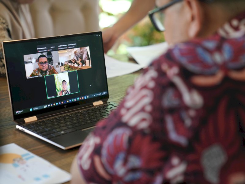 Wali Kota Makassar, Munafri Arifuddin, saat mengikuti tahapan wawancara nominasi Paritrana Award tingkat Provinsi Sulawesi Selatan secara virtual, Jumat (20/6/2025). @Jejakfakta/dok. Humas Pemkot Makassar