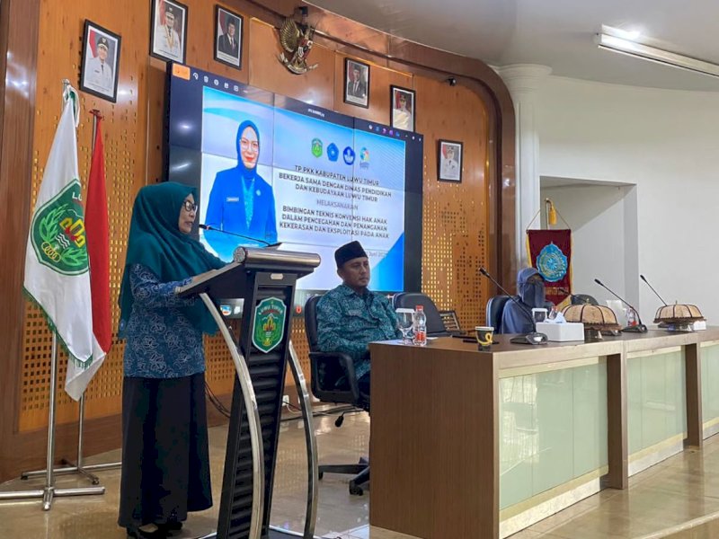 Tim Penggerak PKK bekerja sama dengan Dinas Pendidikan dan Kebudayaan Kabupaten Luwu Timur menggelar Bimtek Konvensi Hak Anak dalam Pencegahan dan Penanganan Kekerasan serta Eksploitasi pada Anak, di Aula Rumah Jabatan Bupati, Sabtu (21/06/2025). @Jejakfakta/dok. Humas Pemkab Lutim