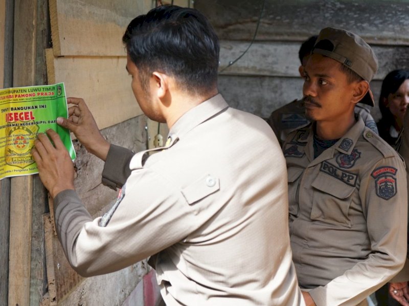 Pemerintah Kabupaten Luwu Timur melalui Satuan Polisi Pamong Praja (Satpol PP) resmi menyegel tujuh tempat hiburan malam (THM) di wilayah Mangkutana pada Sabtu (21/6/2025). @Jejakfakta/dok. Humas Pemkab Lutim