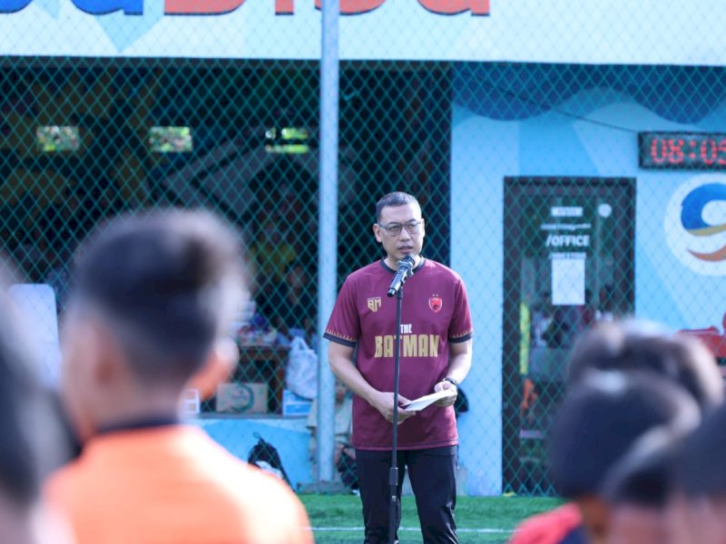 Sekretaris Daerah (Sekda) Kota Makassar, Andi Zulkifly, secara resmi membuka Turnamen Minisoccer Pemerintah Kota (Pemkot) Makassar 2025 di Lapangan Sapta Minisoccer, Jalan AP Pettarani, pada Minggu (22/6/2025). @Jejakfakta/dok. Humas Pemkot Makassar